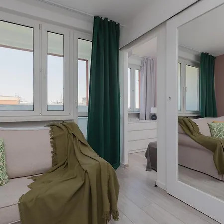 Solec 79 By Renters Apartment